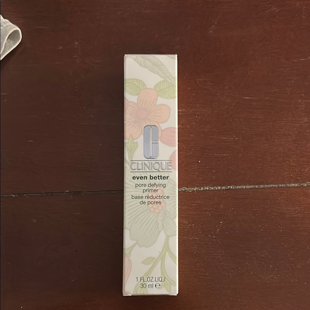 Clinique Even Better pore defying primer
